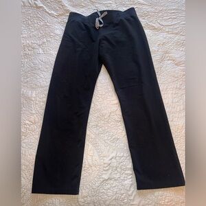 FIGS Women’s Black Livingston Basic Scrub Pants; Size L